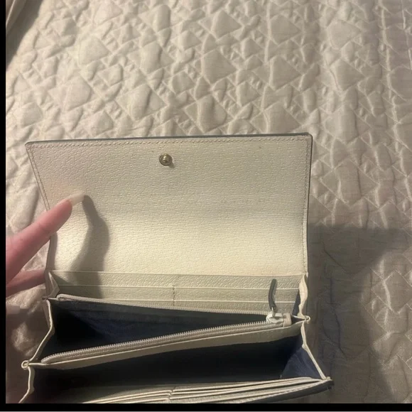 Gucci Cream Wallet with Red and Blue Stripes - Picture 4 of 6